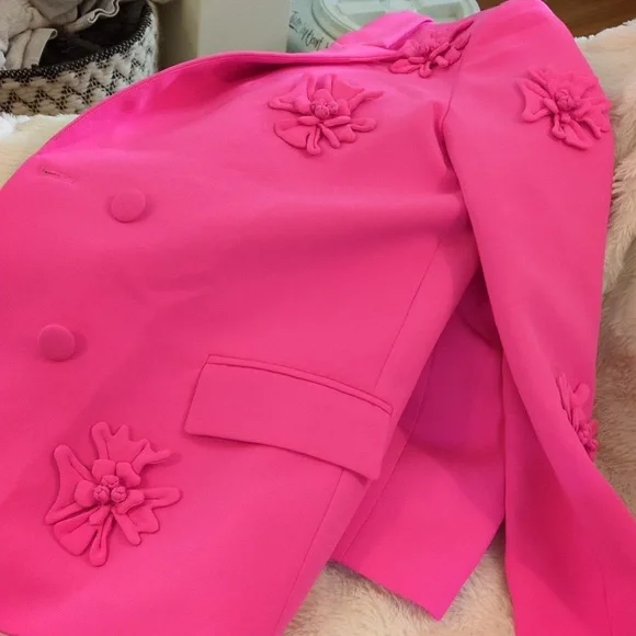 Pink Floral Embellished Blazer with Tailored Silhouette - Picture 6 of 12